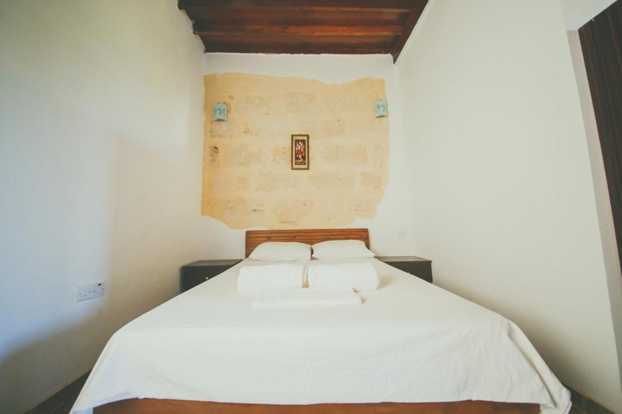 Castle Karpasia Guest House Authentic Atmosphere ! Rizokarpaso Exterior foto